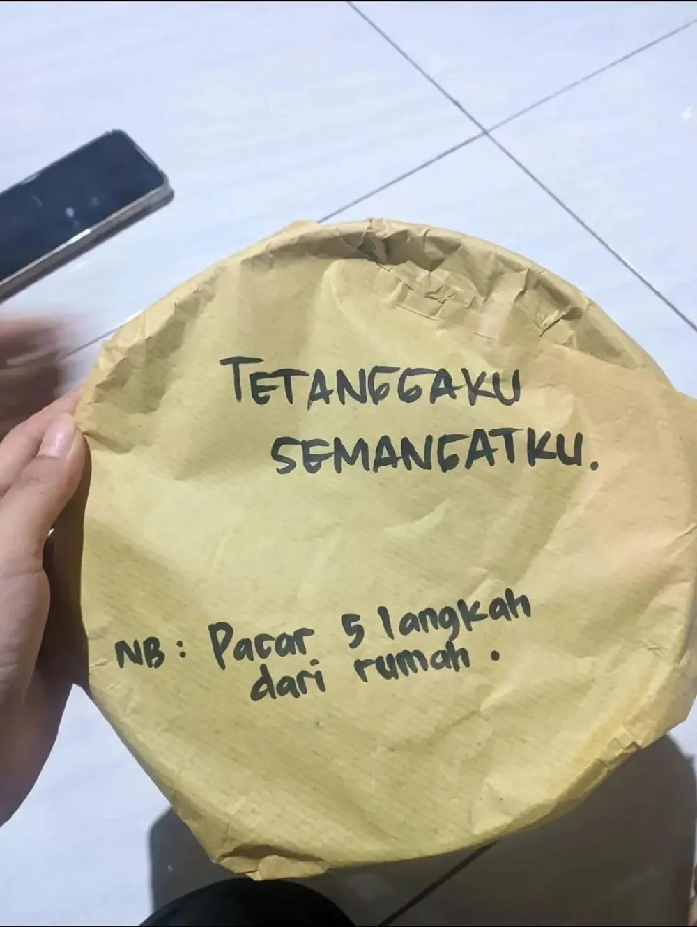 tulisan lucu di bingkisan 17an © 2025 TikTok tulisan lucu di bingkisan 17an © 2025 TikTok