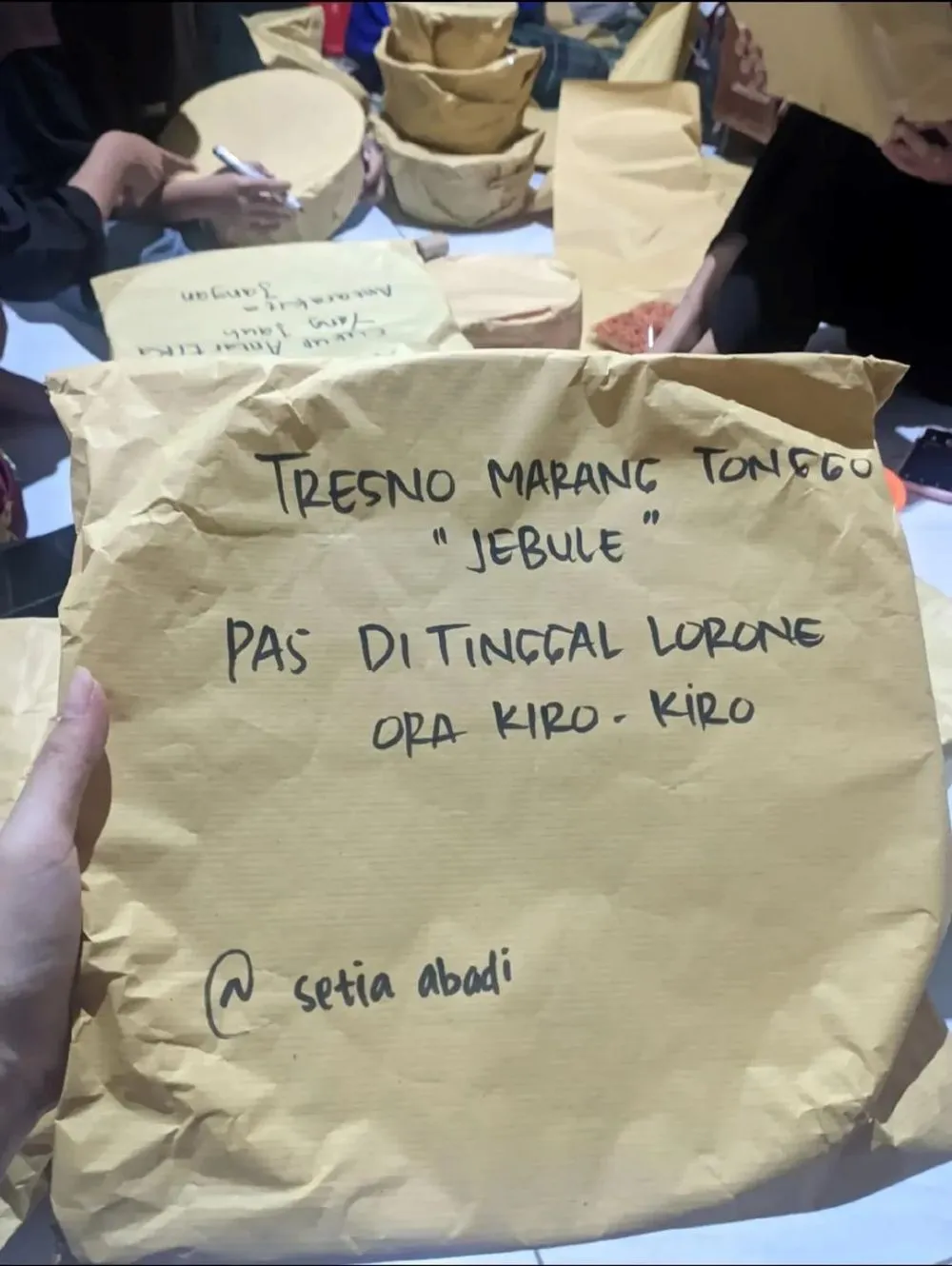 tulisan lucu di bingkisan 17an © 2025 TikTok tulisan lucu di bingkisan 17an © 2025 TikTok