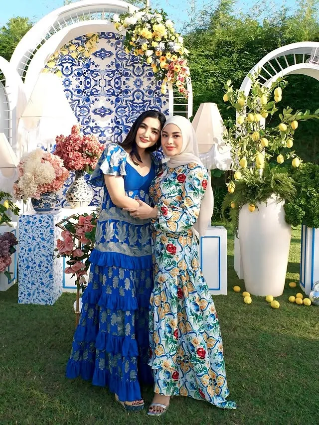 Serasa sahabat bak seumuran, begini kompaknya 7 seleb bareng putri sambungnya © 2025 brilio.net Serasa sahabat bak seumuran, begini kompaknya 7 seleb bareng putri sambungnya © 2025 brilio.net