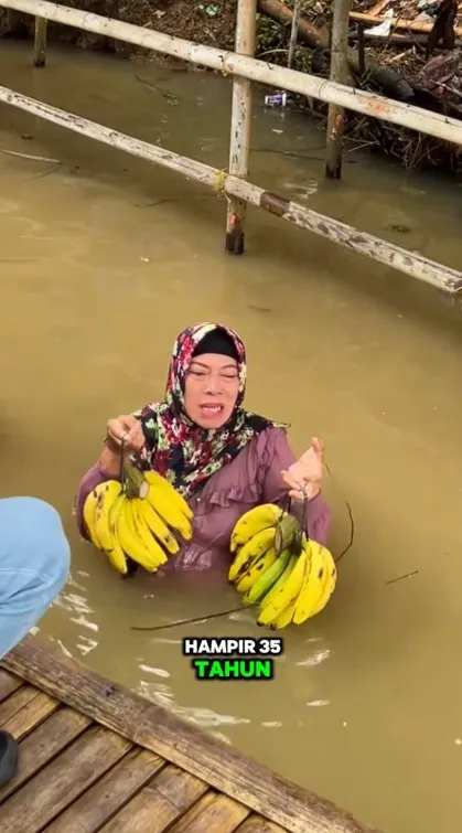 ibu ini sudah 35 tahun jualan pisang © TikTok