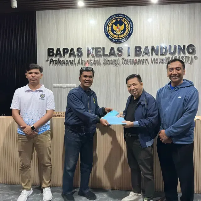 Setya Novanto dapat diskon hukuman 28 bulan 15 hari, ini potret terbarunya saat bebas dari lapas © 2025 brilio.net Setya Novanto dapat diskon hukuman 28 bulan 15 hari, ini potret terbarunya saat bebas dari lapas © 2025 brilio.net