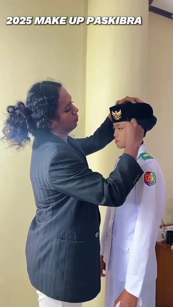 pria ini dulu bisa jadi Paskibra © TikTok pria ini dulu bisa jadi Paskibra © TikTok