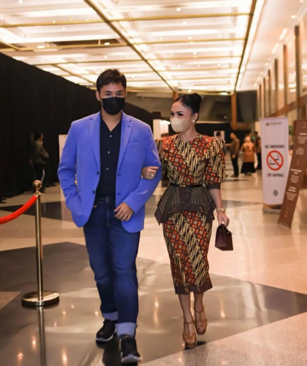 Yuni Shara bareng anak bungsu © 2022 berbagai sumber