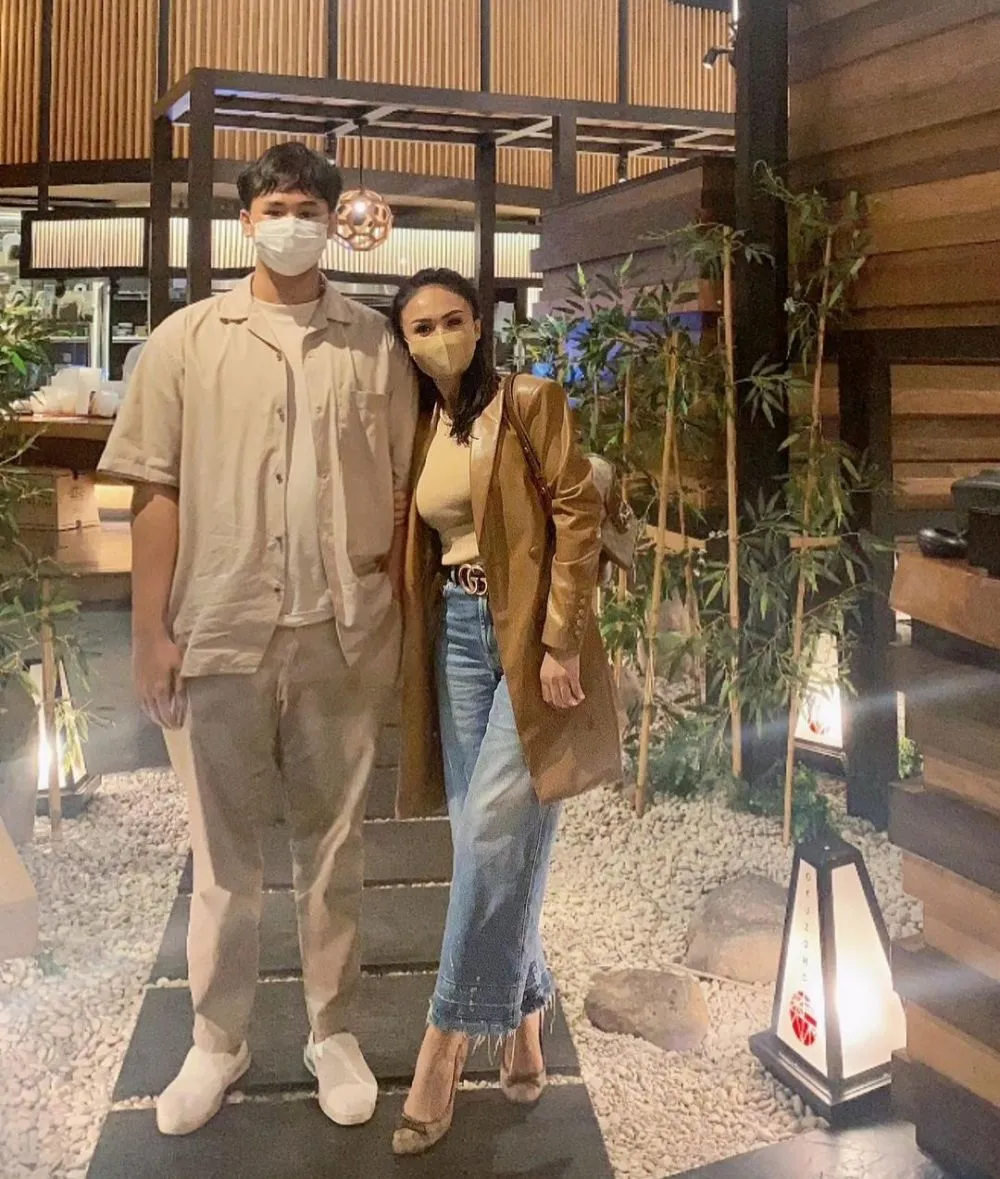 Yuni Shara bareng anak bungsu © 2022 berbagai sumber