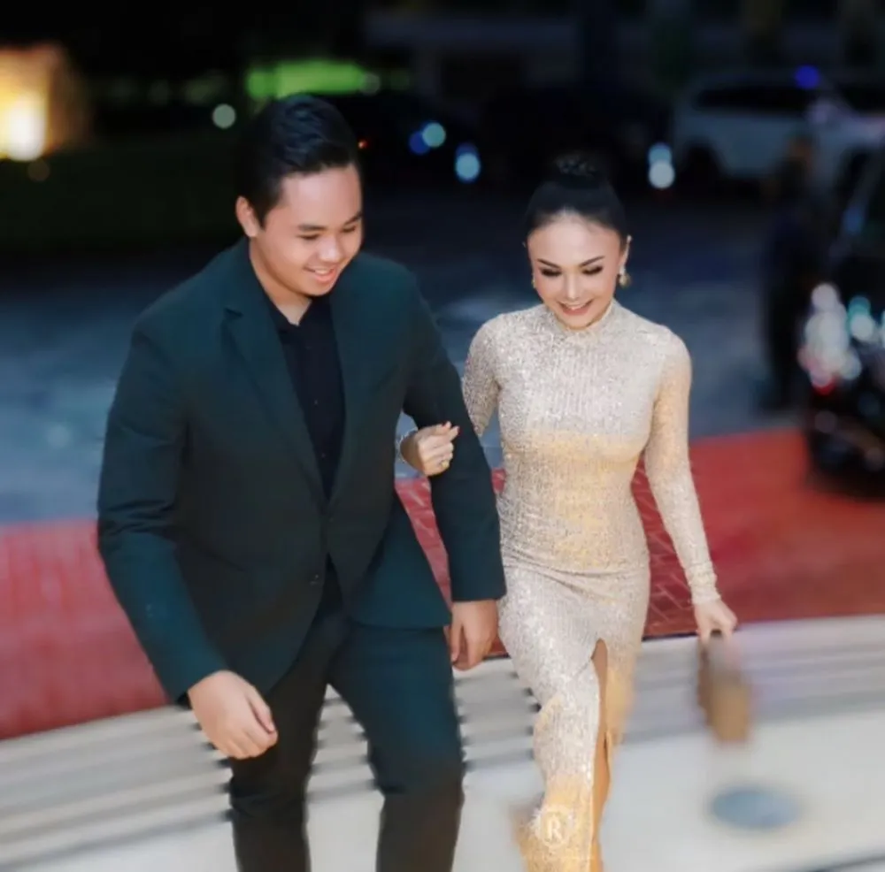 Yuni Shara bareng anak bungsu © 2022 berbagai sumber