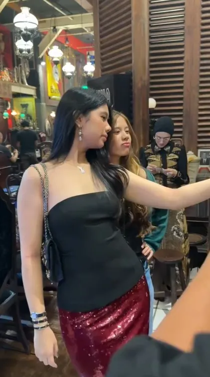 Shafeaa Ahmad dan Almira akhirnya bertemu © TikTok Shafeaa Ahmad dan Almira akhirnya bertemu © TikTok