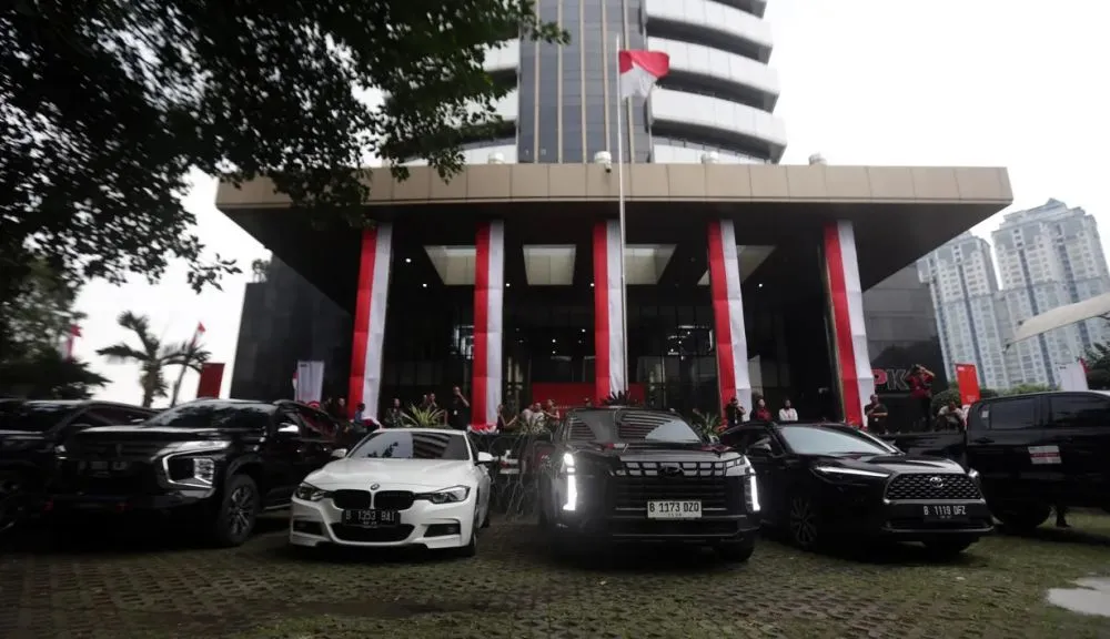 Kendaraan mewah Wamenkar Immanuel Ebenezer disita KPK © 2025 brilio.net