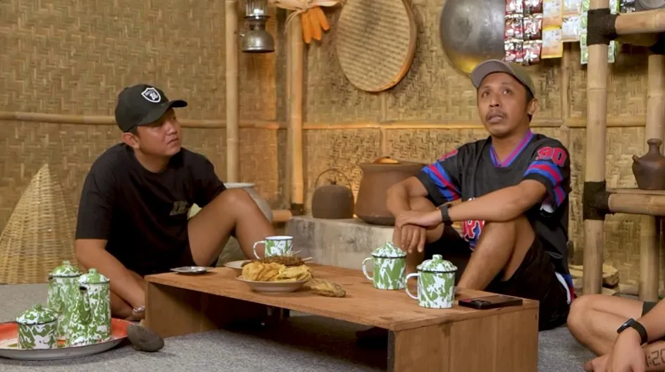 Cerita Furry Setya jadi jangkrik di iklan © berbagai sumber Cerita Furry Setya jadi jangkrik di iklan © berbagai sumber