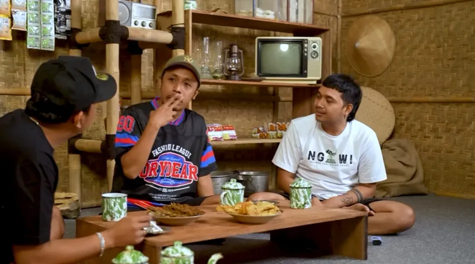 Cerita Furry Setya jadi jangkrik di iklan © berbagai sumber Cerita Furry Setya jadi jangkrik di iklan © berbagai sumber