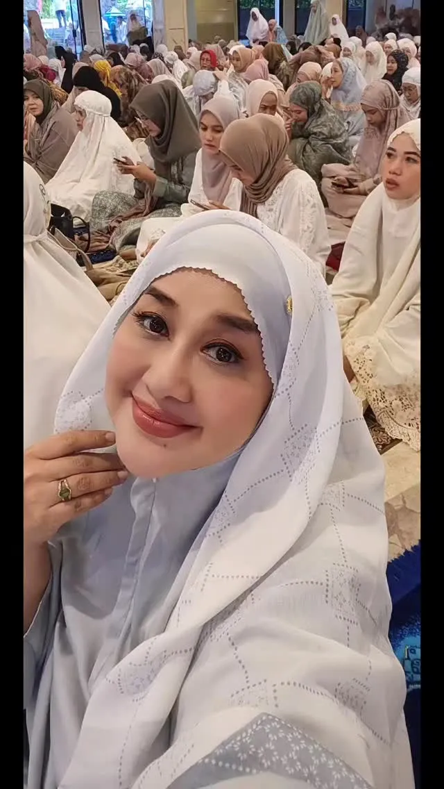 Kuota haji Paramitha Rusady pernah ditawar nyaris Rp1 M © 2025 Instagram Kuota haji Paramitha Rusady pernah ditawar nyaris Rp1 M © 2025 Instagram