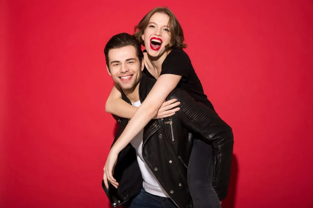 100 Kata-kata gombalan lucu romantis bikin pasangan salting dan baper © 2025 brilio.net 100 Kata-kata gombalan lucu romantis bikin pasangan salting dan baper © 2025 brilio.net