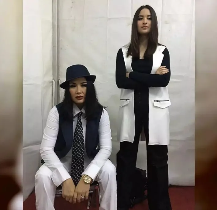 Titi DJ dengan Stephanie layaknya kakak adik © Instagram