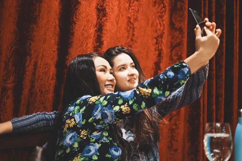 Titi DJ dengan Stephanie layaknya kakak adik © Instagram