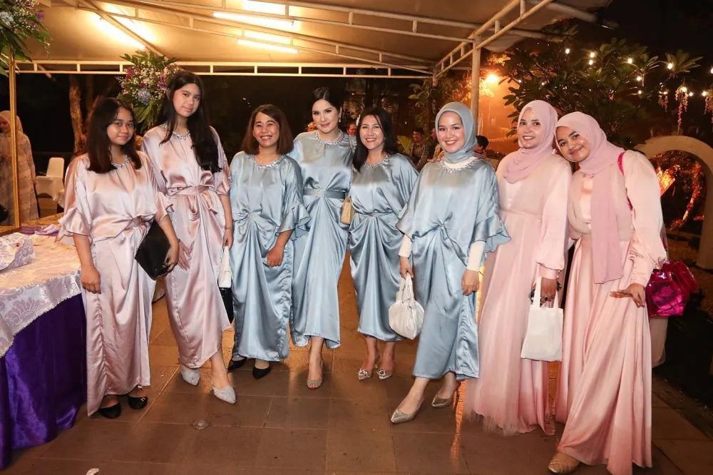 potret almira saat kenakan dress © instagram