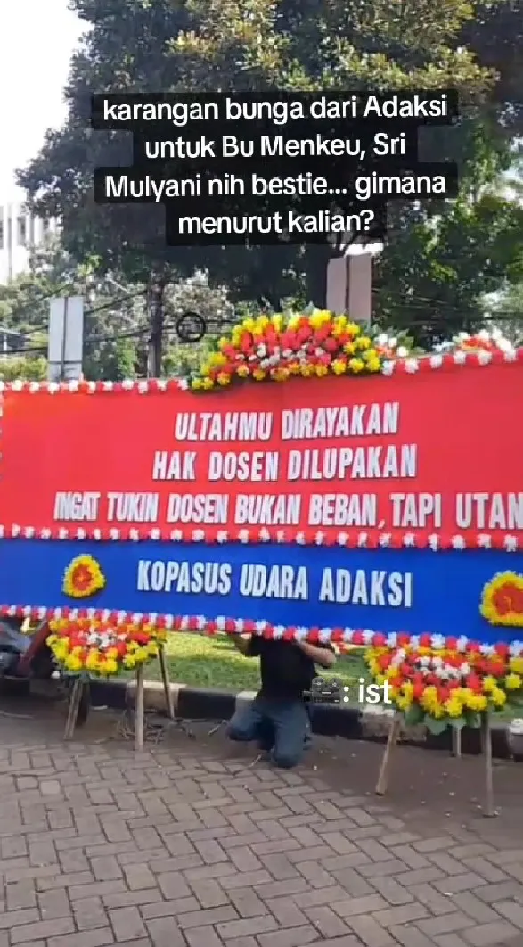 Sri Mulyani dapat karangan bunga protes © TikTok
