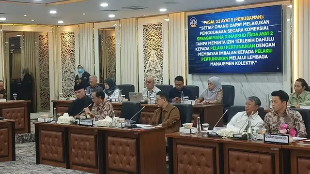 Kronologi Ahmad Dhani nyaris diusir di Rapat DPR saat diskusi royalti musik © 2025 brilio.net Kronologi Ahmad Dhani nyaris diusir di Rapat DPR saat diskusi royalti musik © 2025 brilio.net