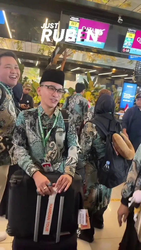Ruben Onsu berangkat umrah © 2025 TikTok Ruben Onsu berangkat umrah © 2025 TikTok