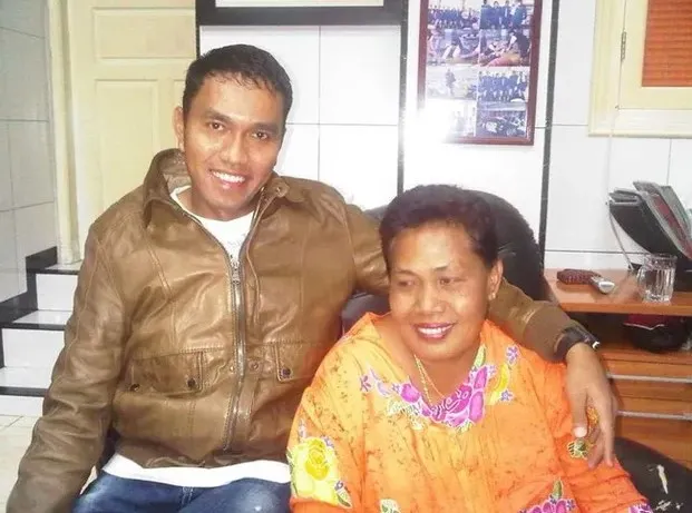 Pria ini dulu pernah jadi tukang semir © Instagram Pria ini dulu pernah jadi tukang semir © Instagram