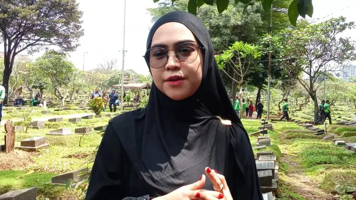 Datang ke pusara Affan Kurniawan untuk kirim doa, Ria Ricis siapkan bantuan untuk keluarga