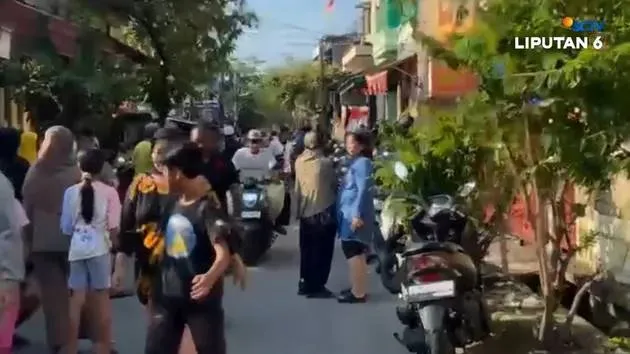 Rumah Ahmad Sahroni digeruduk massa © 2025 berbagai sumber Rumah Ahmad Sahroni digeruduk massa © 2025 berbagai sumber