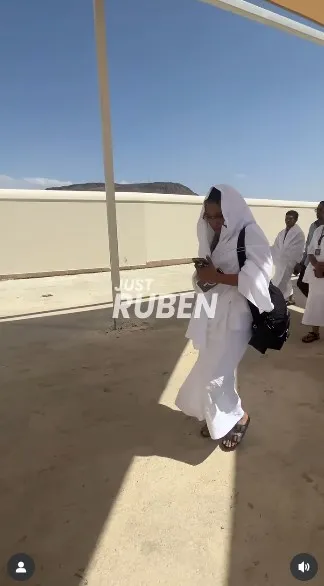 Potret khusyuk Ruben Onsu di Tanah Suci © Instagram Potret khusyuk Ruben Onsu di Tanah Suci © Instagram