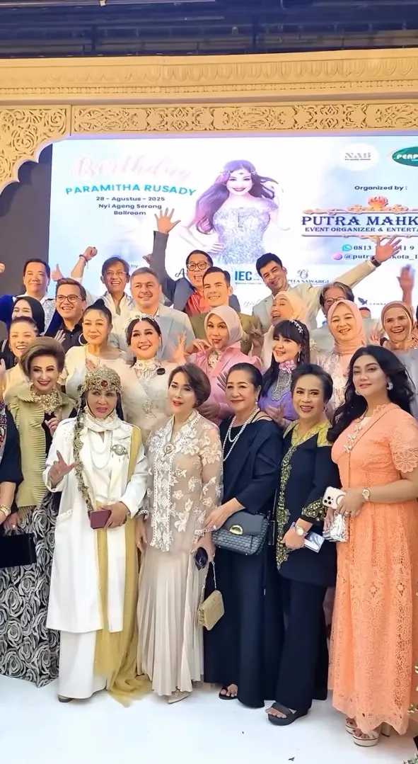 Paramita Rusady ulang tahun ke 59 © Instagram Paramita Rusady ulang tahun ke 59 © Instagram