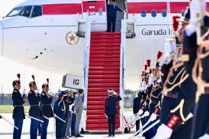 Sempat dibatalkan karena kondisi dalam negeri, Prabowo terbang ke China hadiri parade militer