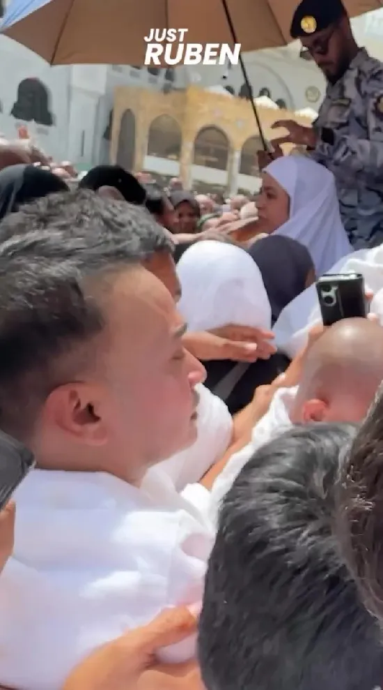 Ruben Onsu perdana sampai di Kabah © Instagram Ruben Onsu perdana sampai di Kabah © Instagram