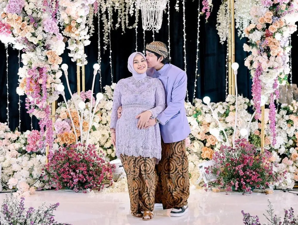 potret cantik anak penyanyi saat pakai kebaya © berbagai sumber potret cantik anak penyanyi saat pakai kebaya © berbagai sumber