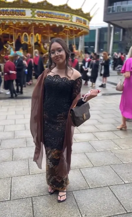 potret cantik anak penyanyi saat pakai kebaya © berbagai sumber potret cantik anak penyanyi saat pakai kebaya © berbagai sumber