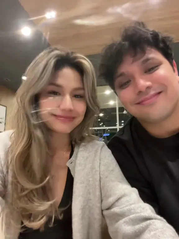 Potret Philo Paz dan pacar baru © 2025 brilio.net Potret Philo Paz dan pacar baru © 2025 brilio.net