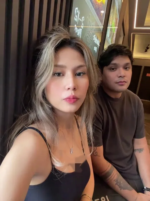 Potret Philo Paz dan pacar baru © 2025 brilio.net Potret Philo Paz dan pacar baru © 2025 brilio.net