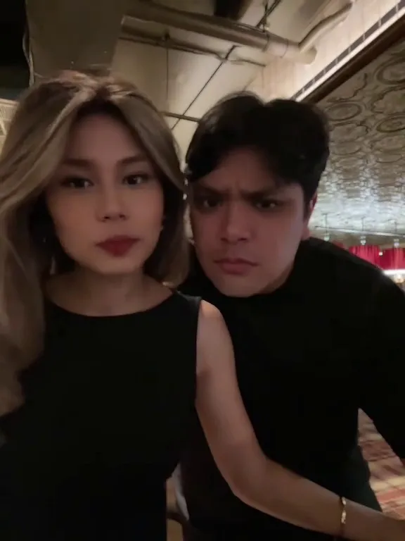 Potret Philo Paz dan pacar baru © 2025 brilio.net Potret Philo Paz dan pacar baru © 2025 brilio.net