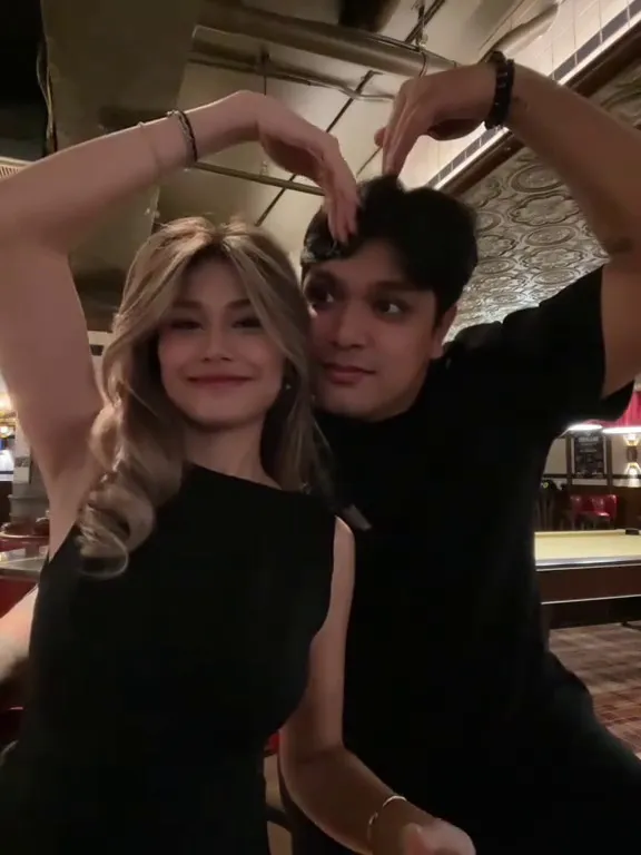 Potret Philo Paz dan pacar baru © 2025 brilio.net Potret Philo Paz dan pacar baru © 2025 brilio.net