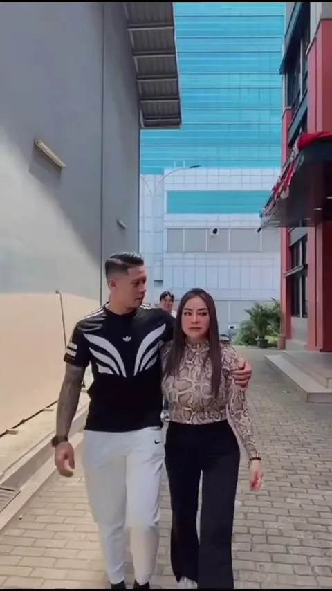 Perjalanan cinta Anisa Bahar dan suami brondong © Instagram