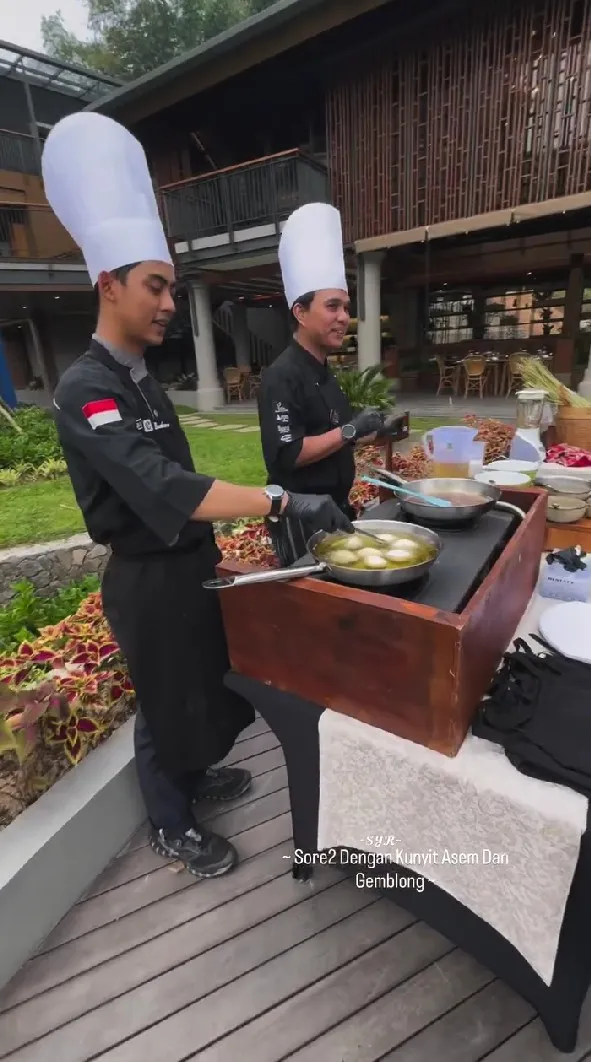 piknik cantik di kebun ala Syahrini © Instagram piknik cantik di kebun ala Syahrini © Instagram