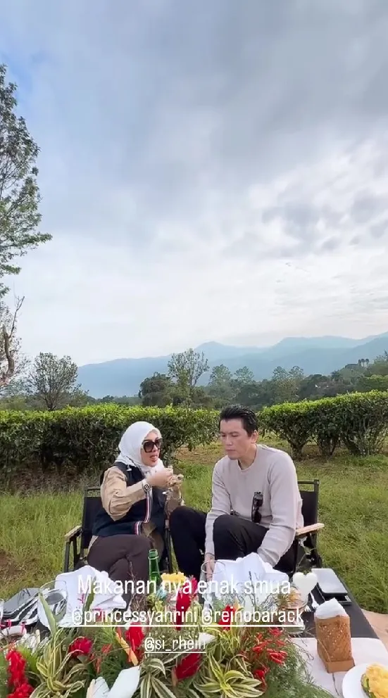 piknik cantik di kebun ala Syahrini © Instagram piknik cantik di kebun ala Syahrini © Instagram