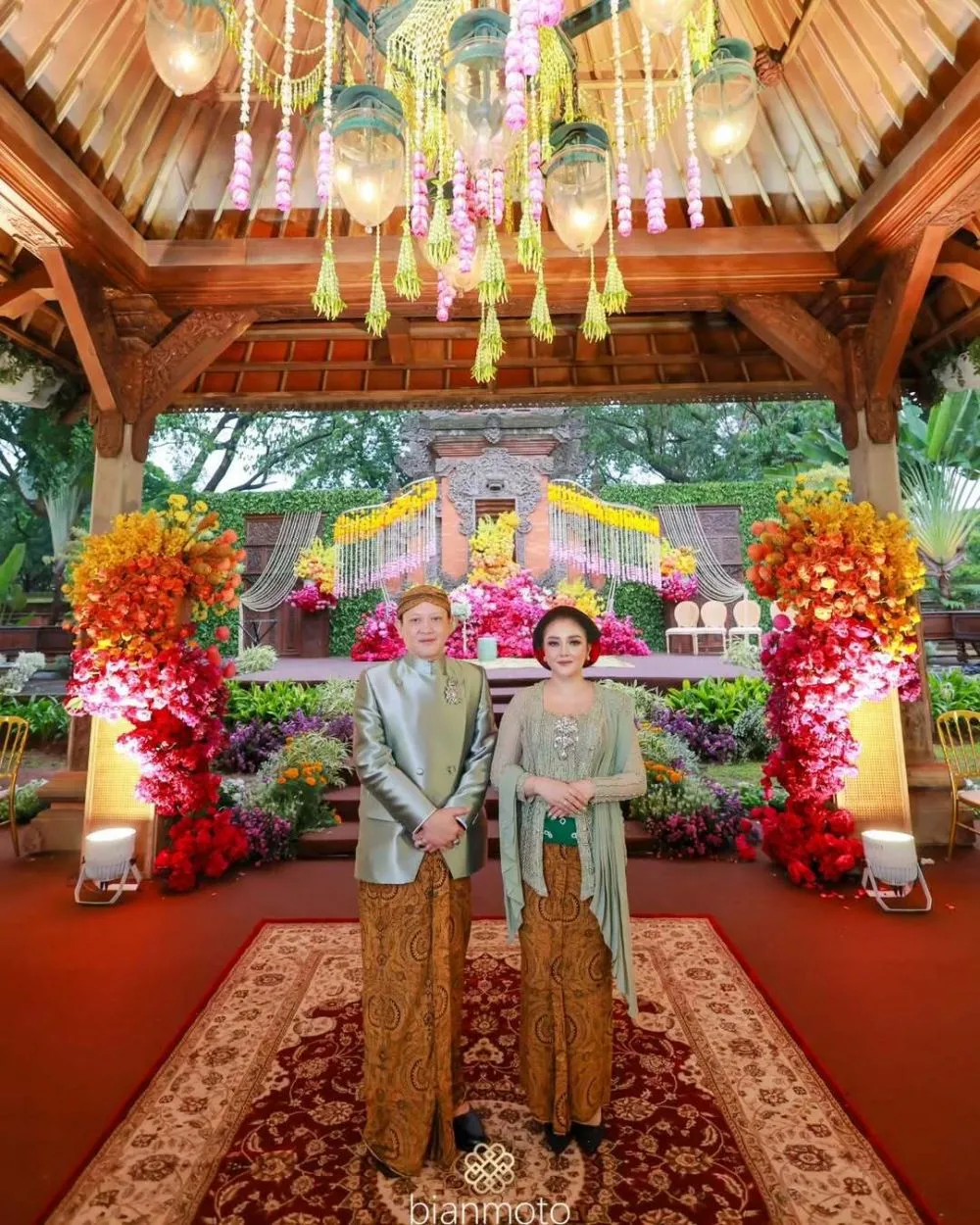 Potret terbaru Ari Sigit dan anak ketujuh di usia 54 © 2025 Instagram Potret terbaru Ari Sigit dan anak ketujuh di usia 54 © 2025 Instagram