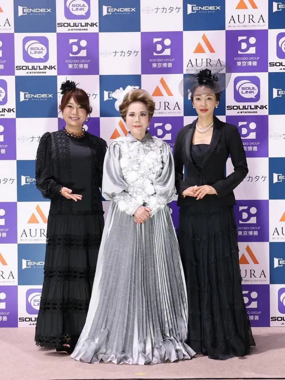 Dewi Soekarno hadiri pameran seni © Instagram