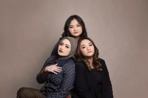 Saling dukung dalam suka dan duka, intip 11 potret Nathalie Holscher bareng adik-adiknya, kompak abis