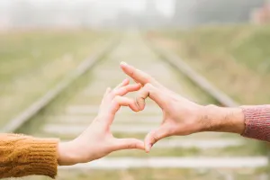 100 Kata-kata cinta lucu bikin baper terbaru 2025, penghangat hubungan biar makin romantis