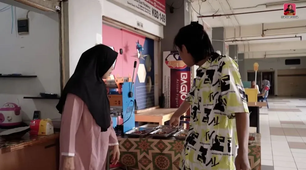 Potret warung Fajar Sad Boy © 2025 YouTube