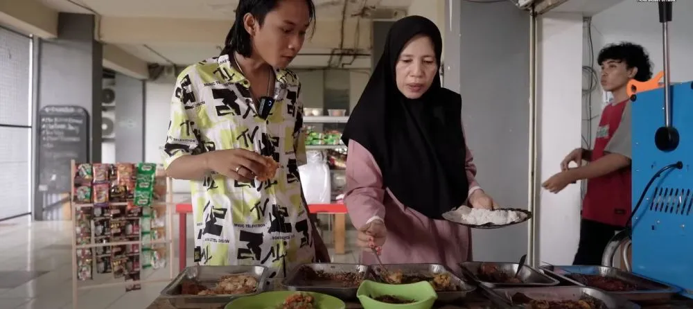 Potret warung Fajar Sad Boy © 2025 YouTube