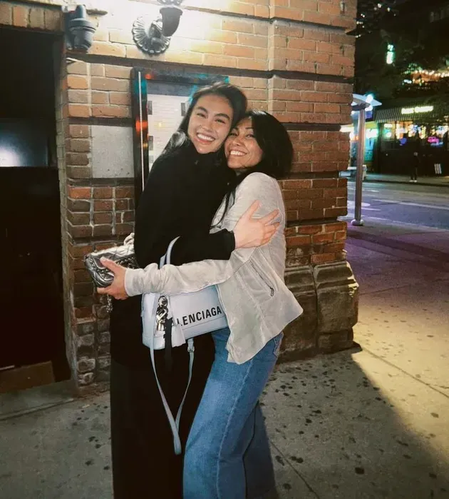 Bak pinang dibelah dua, begini 9 potret kebersamaan Anggun C Sasmi dan putrinya © 2025 brilio.net Bak pinang dibelah dua, begini 9 potret kebersamaan Anggun C Sasmi dan putrinya © 2025 brilio.net