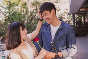 100 Kata-kata gombalan maut kenalan, bikin senyum seharian