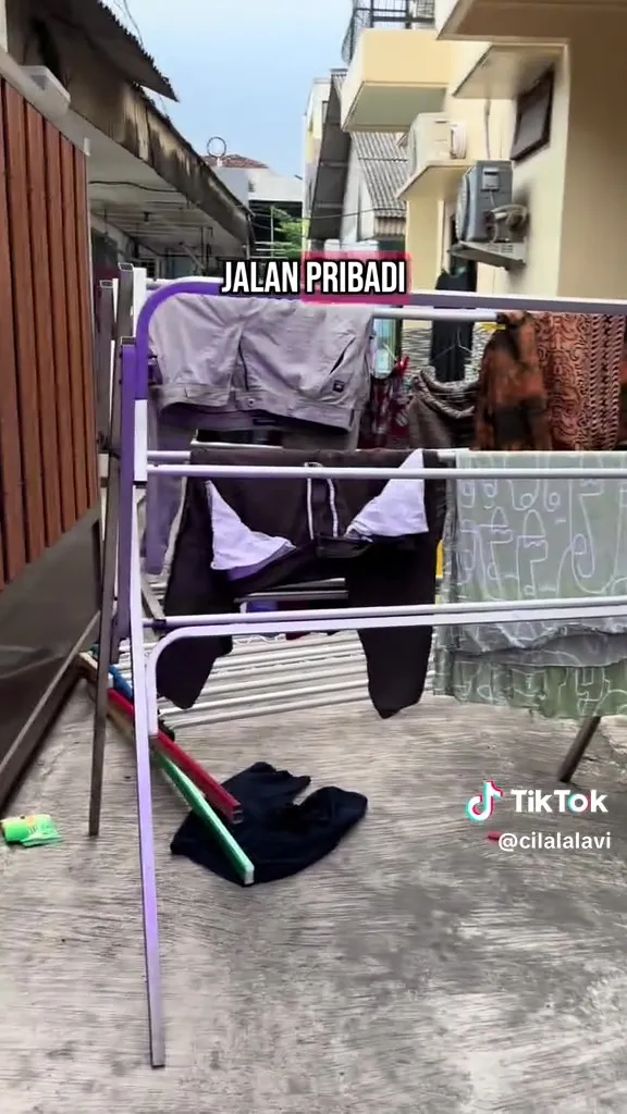 wanita diusir dari kosan oleh warga setempat © 2025 TikTok