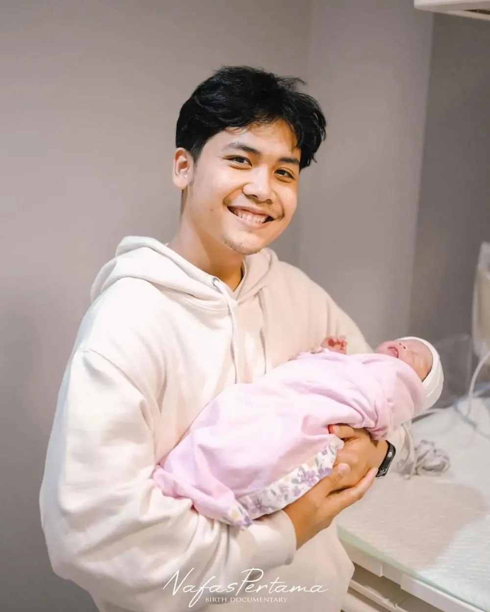 Alca istri Bintang Emon melahirkan anak pertama © 2025 brilio.net