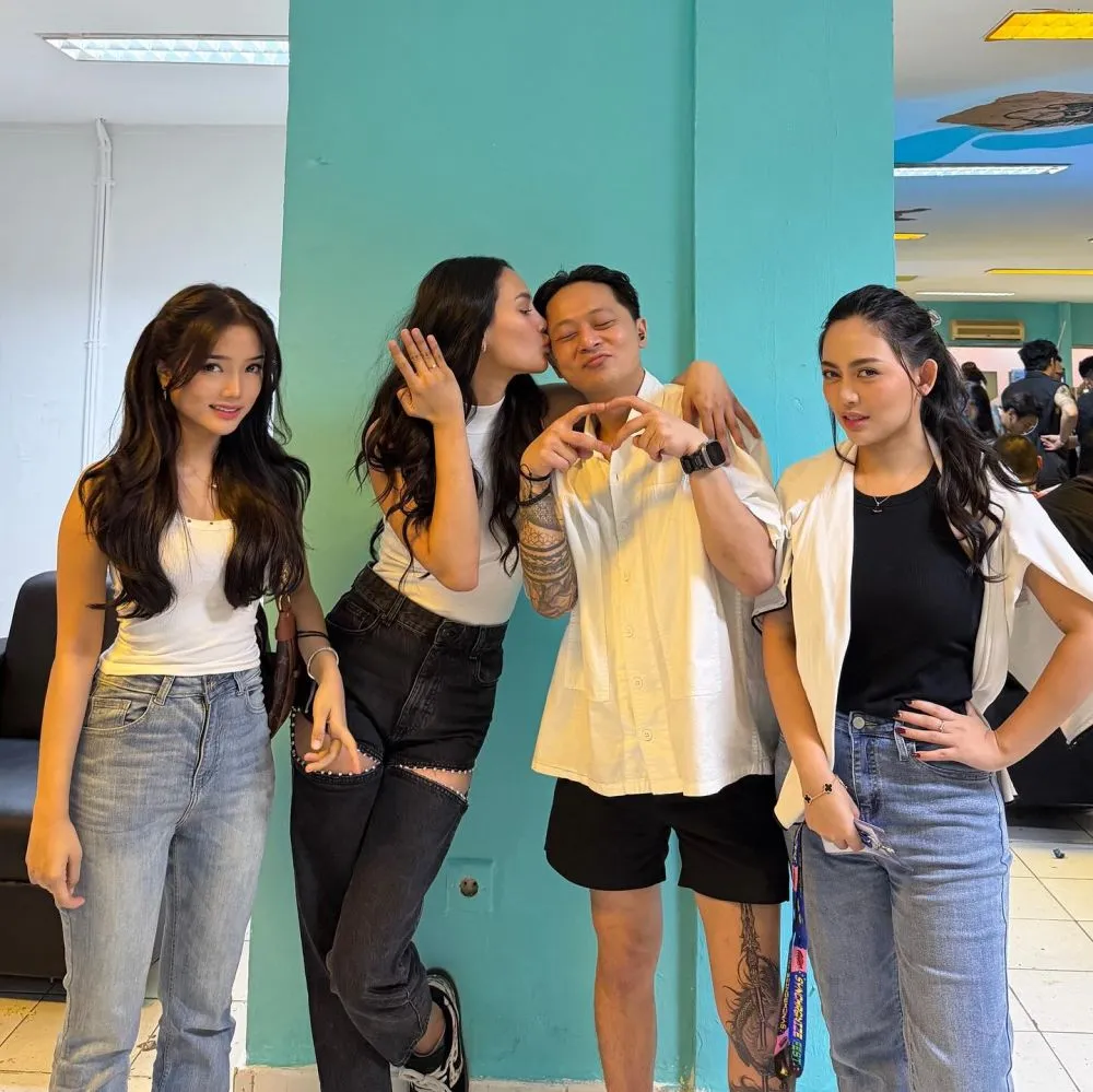 Erika Carlina akhirnya dilamar DJ Bravy © berbagai sumber Erika Carlina akhirnya dilamar DJ Bravy © berbagai sumber