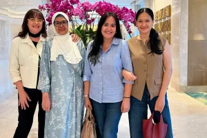 Empat bersaudara perempuan semua, begini 9 potret kompak Donna Harun bareng saudara kandungnya