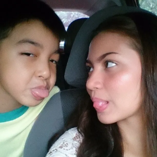 kebersamaan ariel tatum dan adik © instagram